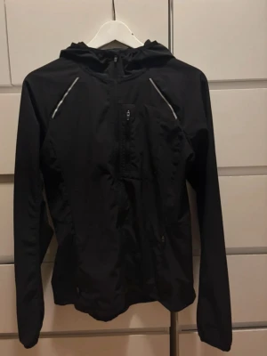 H&M Move löparjacka, strl S - H&M Move tunn löparjacka, dam, strl S.  