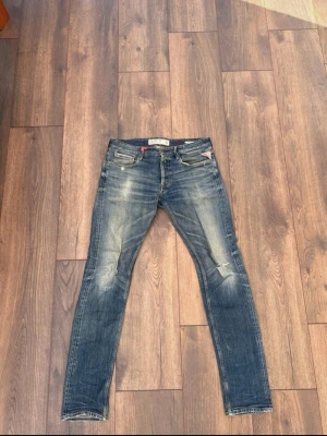 Replay jeans - Ett par tvär feta replay jeans med ass skön tvätt riktigt stiliga 