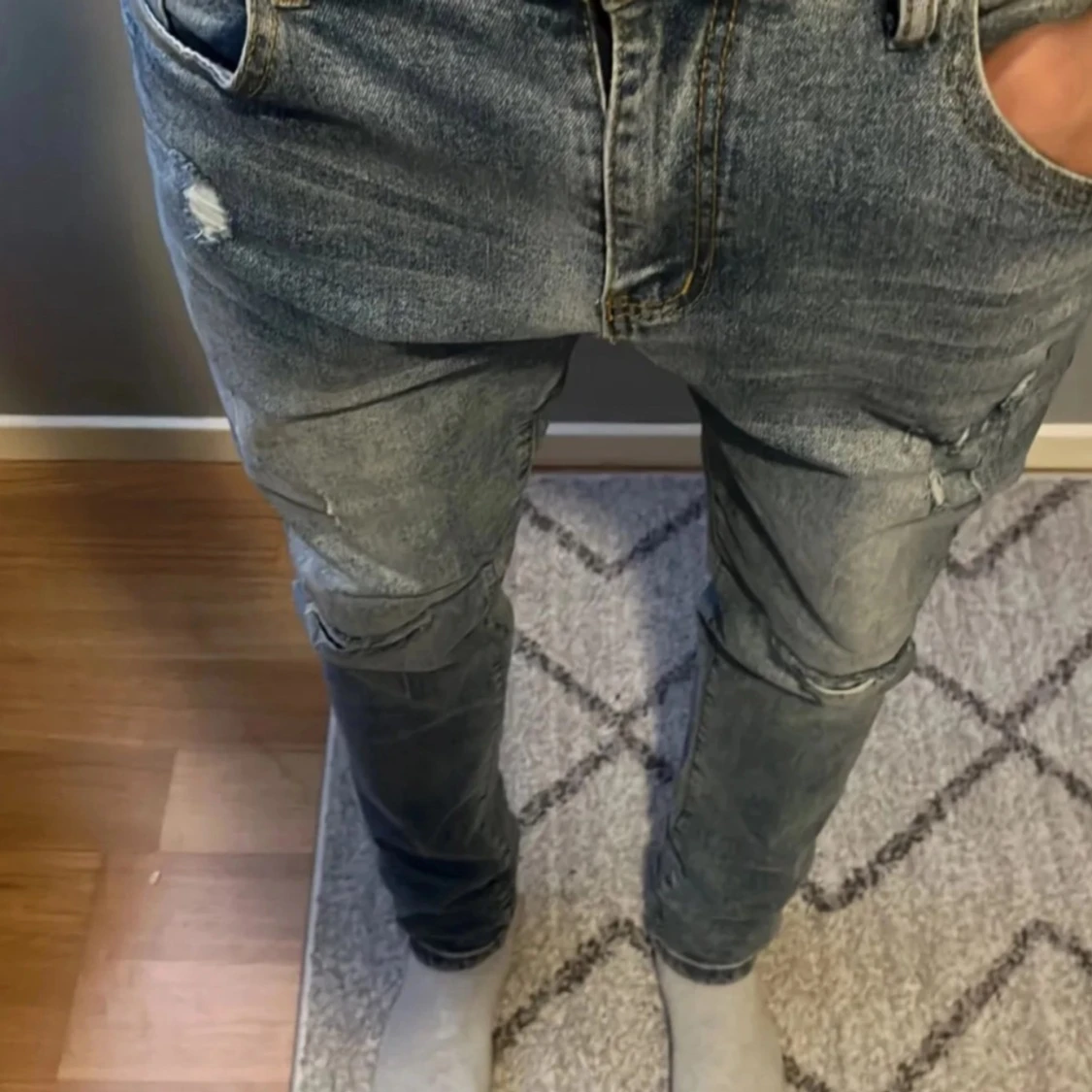 Jeans me slitningar - 2