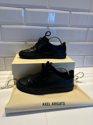 Arigto Sneakers - Arigato clean 90 | nypris 3000kr | Storlek 43