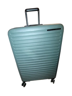 Grå resväska från Samsonite - Stilren grå resväska från Samsonite med hårt skal och fyra hjul för smidig transport. Väskan har ett teleskophandtag och diskreta räfflor på framsidan för en modern look. Perfekt för dig som vill resa snyggt och praktiskt.