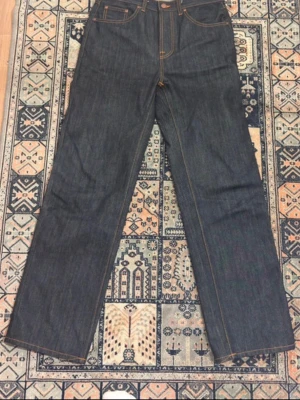 Raw denim Nudie Jeans - Säljer ett par snuskigt feta raw denim nudies. Det är tuff tonys dry sunshine, helt perfekt skick som nya. Storleken är W31/L32 och finns det fler funderingar är det bara att höra av sig