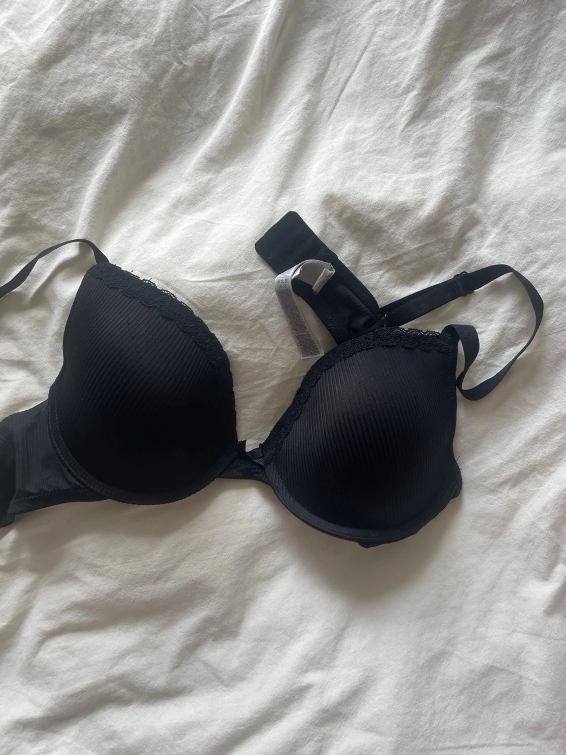 Svart push-up bh med spetskant