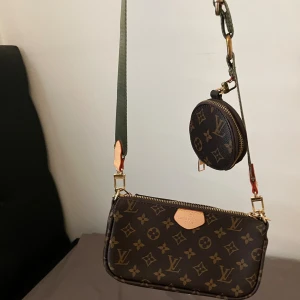 Väska - Säljer då den inte kommer till användning. 