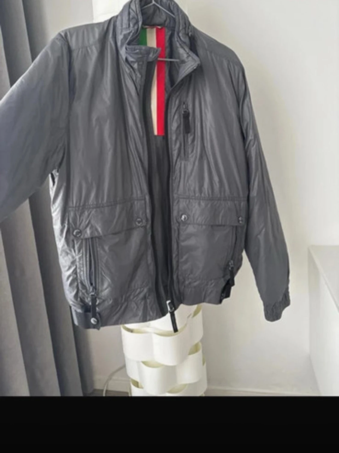 Mörkgrå vindjacka från Patrizia Peppe