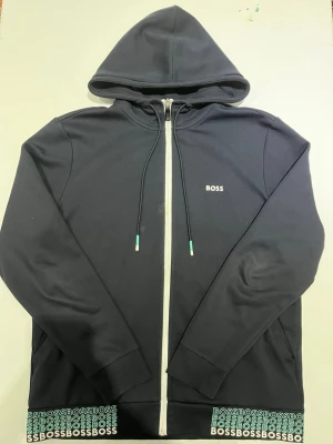 Boss Zip hoodie - Mer än Utmärkt skick🌟//Size M//Mycket fina BOSS detaljer//Skriv vid minsta fundering👑