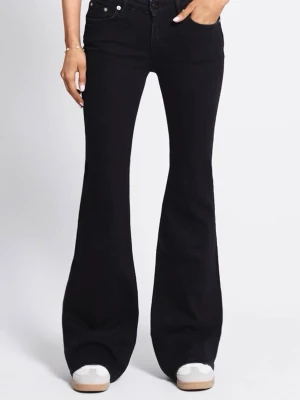 Svarta utsvängda jeans från lager 157 - Snygga svarta jeans. Bara testade. Fortfarande lappen på. Säljer eftersom dom inte passade. Skriv för egna bilder💞priset går att diskutera 