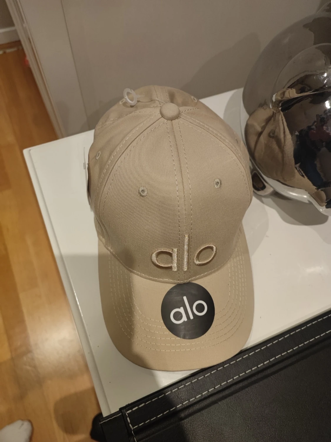 Beige keps från Alo - 1