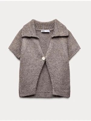 Stickad grå kofta från Zara - Kortärmad stickad kofta från Zara med bred krage, pris kan diskuteras💓