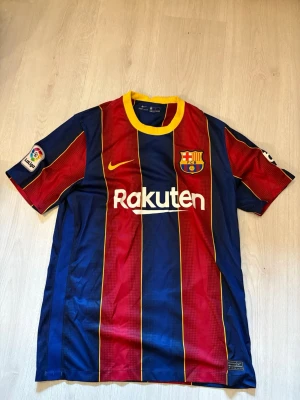 FC Barcelona tröja 2020 M - Barcas hemmatröja från säsongen 2020/21. Storlek medium. Knappt använd.