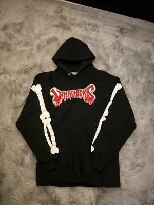 vintage hoodie - vintage lee hoodie med tryck i storlek M med mycket bra passform, tröjan är i fint skick och kan bytas eller säljas.