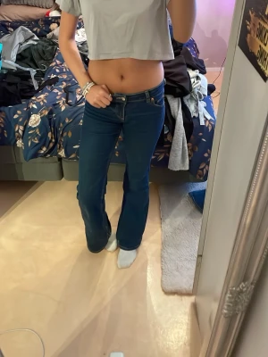 Grå magtröja - Säljer min gråa magtröja från lager 157 i storlek s. Passar jätte fint med ett par högmidjade byxor till en casual look under sommaren.