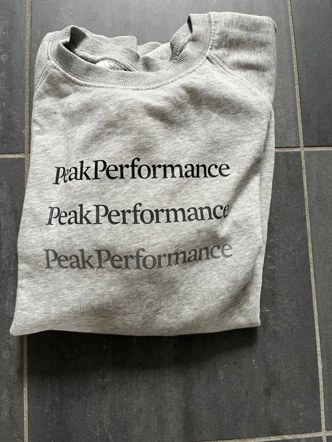 Peak Performance sweatshirt