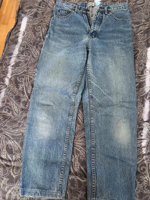 Blå raka jeans från Jefferson - ”Vintage vibe” | mindre i midjan | passar XS-S