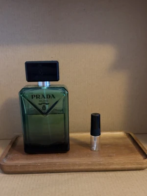 2 ml Prada Paradigme sample  - 2ml sample av Prada Paradigme, gratis 2ml sample ingår vid köp över 99kr