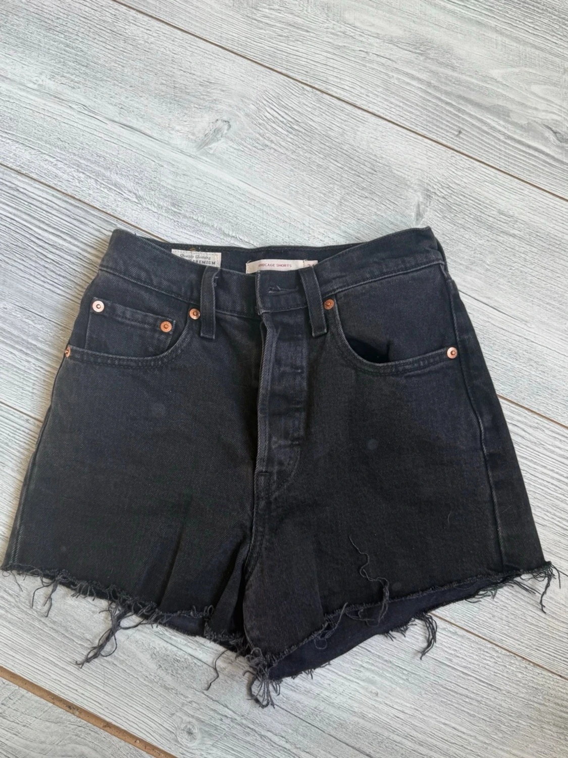 Svarta Levi's high waist jeansshorts - 1