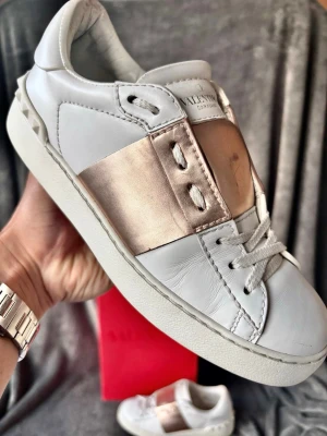 Valentino open skor - Valentino open skor | orginalstorlek 36,5 ofta mot 37, fråga om innermått vid osäkerhet | ingår: box