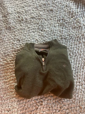 Morris half zip - Snygg half zip i storlek L men den krympte i tvätten så sitter som S, använd 4 ggr😊bara att höra av sig vid frågor 