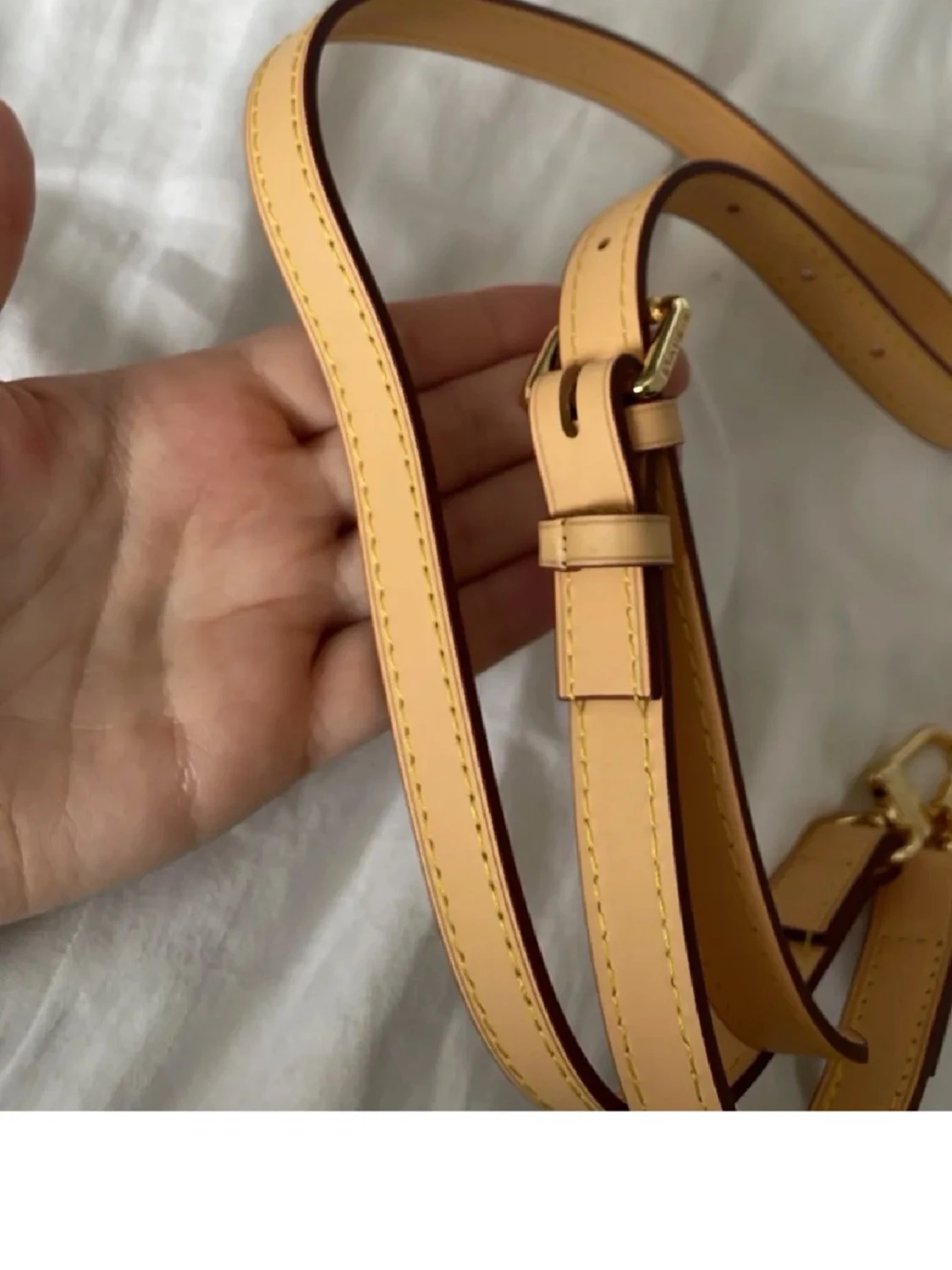 Justerbart axelband i läder  - 1