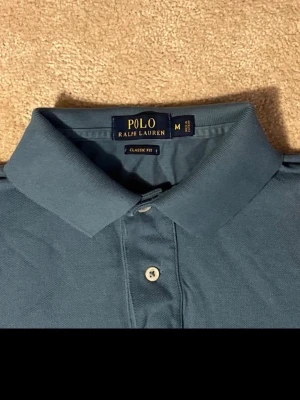 Polo Ralph Lauren pikétröja - Hej, säljer min Ralph Lauren piké då jag vuxit ur den, den är fint skick i storlek M, hör gärna av er vid frågor!