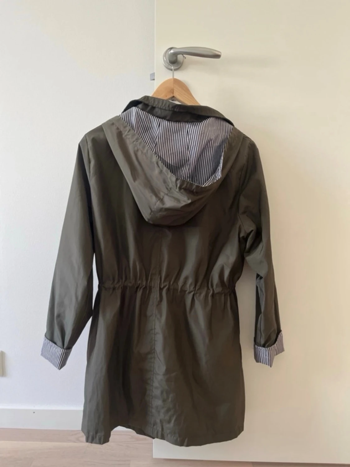 Grön regnjacka  - 1