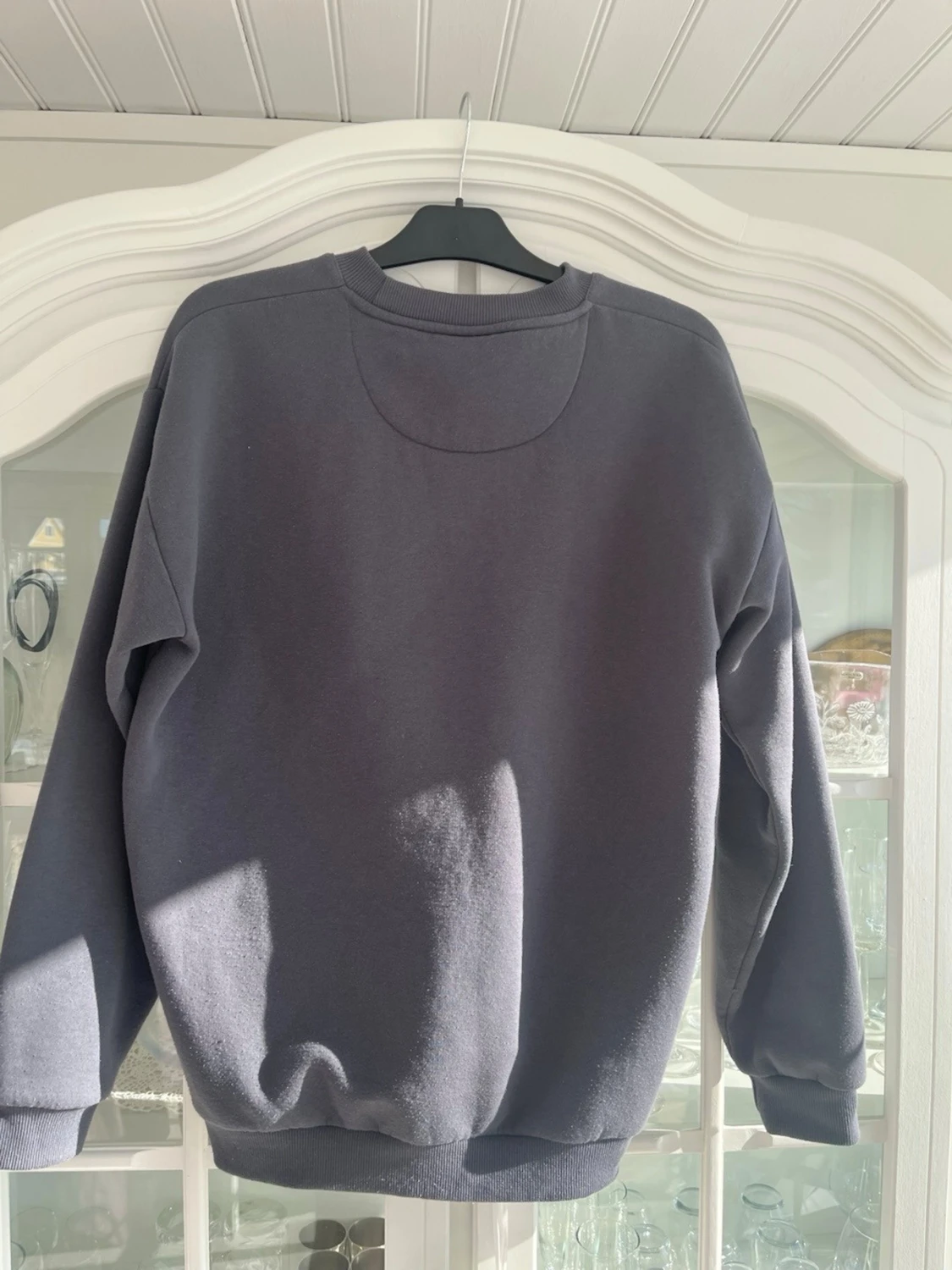 Grå sweatshirt från SMOG relaxed fit - 2