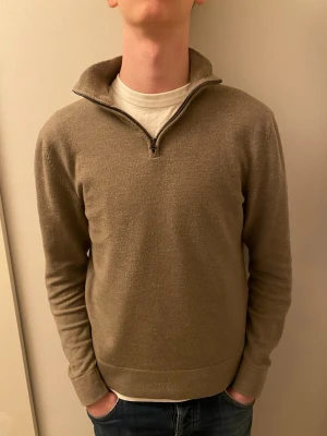 Merinoullströja från These glory days - Tjena jag säljer nu min sparsamt använda tröja från These glory days. Tröjan är köpt för ett par månader sedan och säljer nu pågrund av att den är lite för liten. Tröjan är i 100% merinoull och har inga defekter. Hör av er vid frågor! 