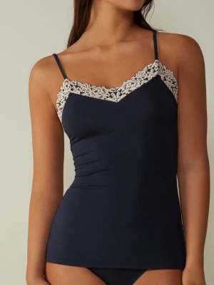 Intimissimi linne - Snyggt linne från Intimissimi inmörkblått som är slutsålt på flera ställen💕 Perfekt till sommaren eller att ha under en kofta🤗