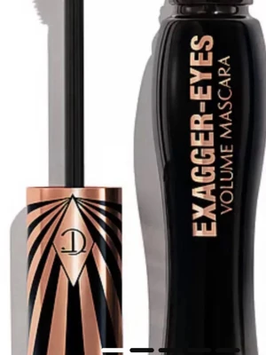Exagger-Eyes Volume Mascara svart - Exagger-Eyes Volume Mascara från Charlotte Tilbury i svart. Snygg tub med guld- och svartmönstrat lock och tydlig logga. Ger volym till fransarna och har en klassisk borste för enkel applicering. Perfekt för dig som vill ha fylliga och definierade fransar.    Skriv för frågor💗