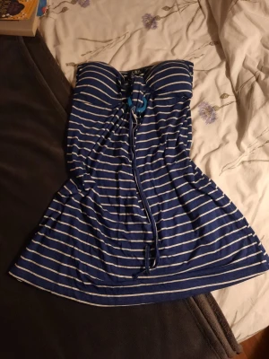 Ärmlös klänning - Blå ärmlös klänning köpt på marknad i Italien. Pris kan såklart diskuteras!