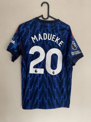 Arsenal Madueke matchtröja blorta 25/26 - Tja! Säljer en arsenal borta ställ med madueke 25/26. Med  Adidas-logga och Premier League-märke på ärmen.                                                                                    Den är i storlek M och den är helt ny.                                  Priset kan diskuteras och skickar inom 24 Tim☺️💨💨