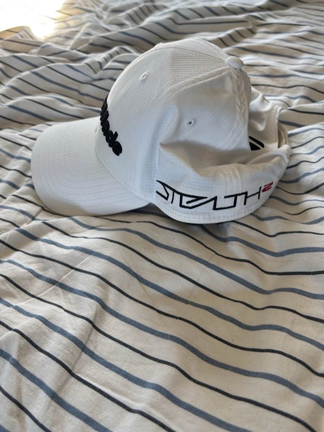 Vit TaylorMade keps med brodyr - 2