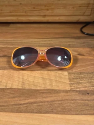  solglasögon  - Coola solglasögon med orange bågar 