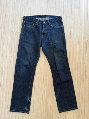 Evisu jeans - Sällsynta selvedge jeans från Evisu med tryck på bakfickorna. Vid fler frågor eller intresse för fler bilder är det bara att höra av sig🤠