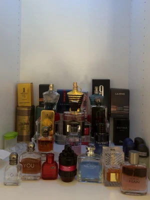 Mixad samling herrparfymer - säljer parfymer från min kollektion.
