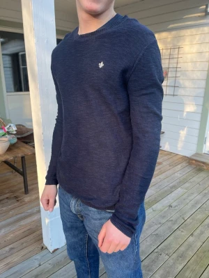 Morris tröja stickad - Hej! Säljer nu denna feta Morris tröja i storlek S!! Har inga defekter, HELT NY i princip🙌 Priset kan diskuteras. Hör av dig vid frågor😊