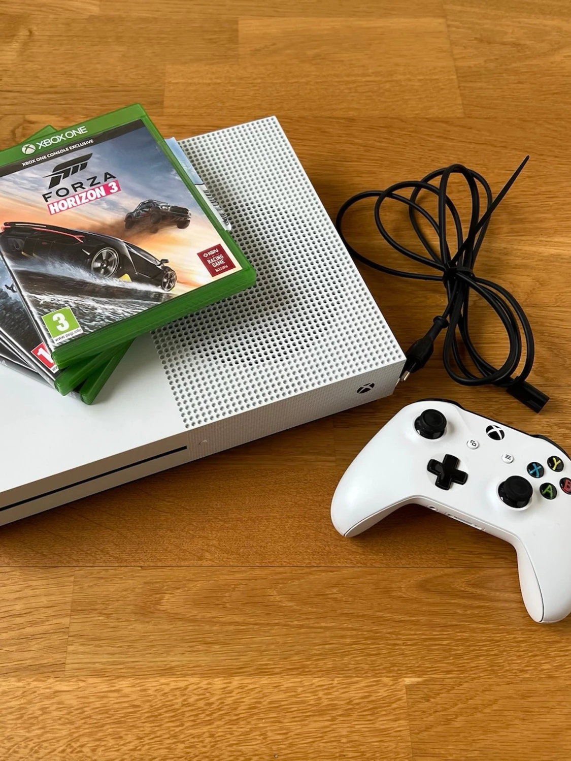 Xbox One S vit spelkonsol med handkontroll