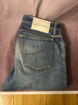 Jacob Cohen 622 jeans - Mycket fint skick | Size 33 fits 32/32 | fraktar inom 24 timmar | för att köpa klicka ”köp nu” | vid frågor eller funderingar är det bara att skicka ett meddelande | följare får bättre rabatter🙌