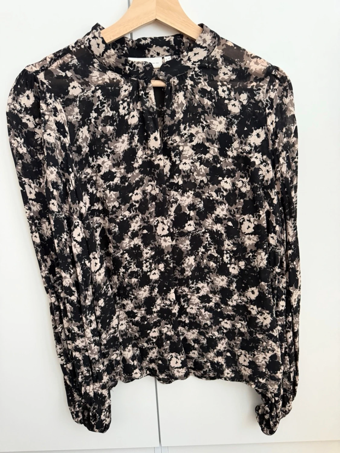 Inwear  - Blommig svart och beige blus