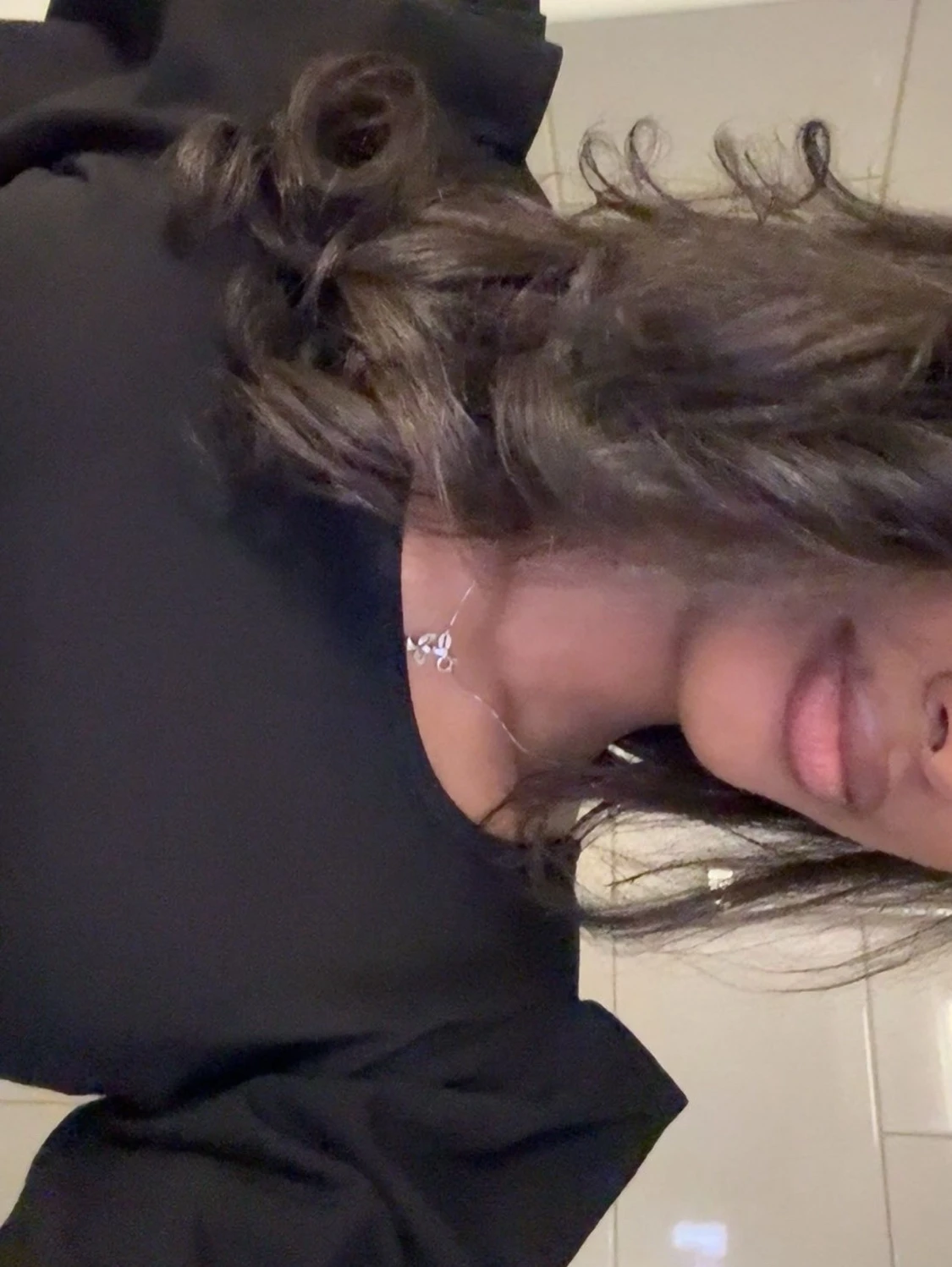 Svart kort klänning med puffärm - 2