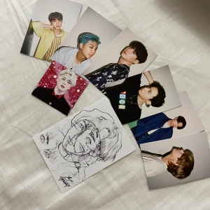 Bts kort - Säljer mina BTS kort eftersom jag längre inte är intresserad av dem. Suga är slutsåld. Köparen står för frakten :)