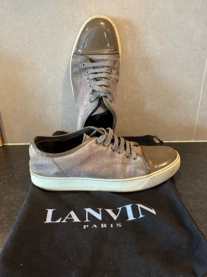 Lanvin Cap Toe - Använda men mycket kvar att ge | beige/kakhi | perfekta nu till våren och sommaren ☀️ | inga stora defekter | Uk 7 passar 42-43 | tårna glänser fortfarande 