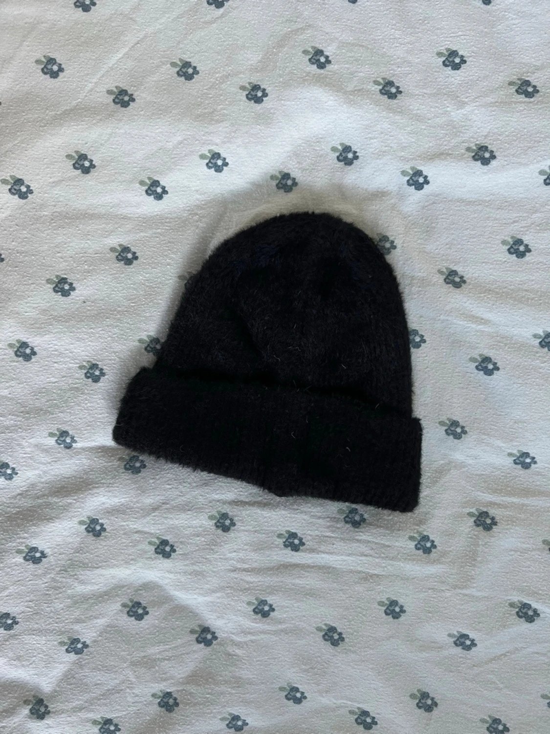 Svart fluffig mössa från Juicy Couture - 1