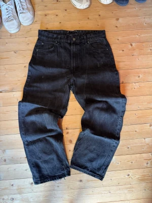 Svarta baggy jeans  - Svarta jeans, ingen lapp vet ej märke 