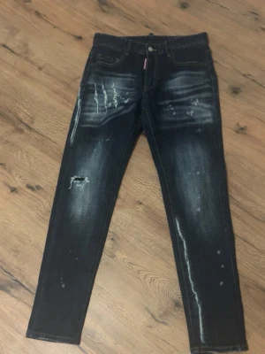 dsquared2 byxor - Dsquared2 byxor helt nya, mörkblå färg