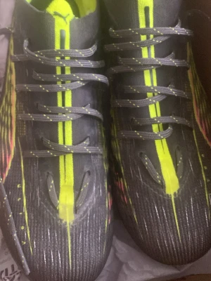 Puma Ultra 5 Pro FG/AG fotbollsskor - Har aldrig användt och dom passar inte min son så vi köpte st 41.5