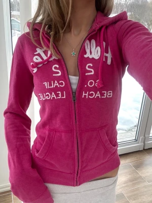 Hollister zip - Storlek M. Frakt 24h. 