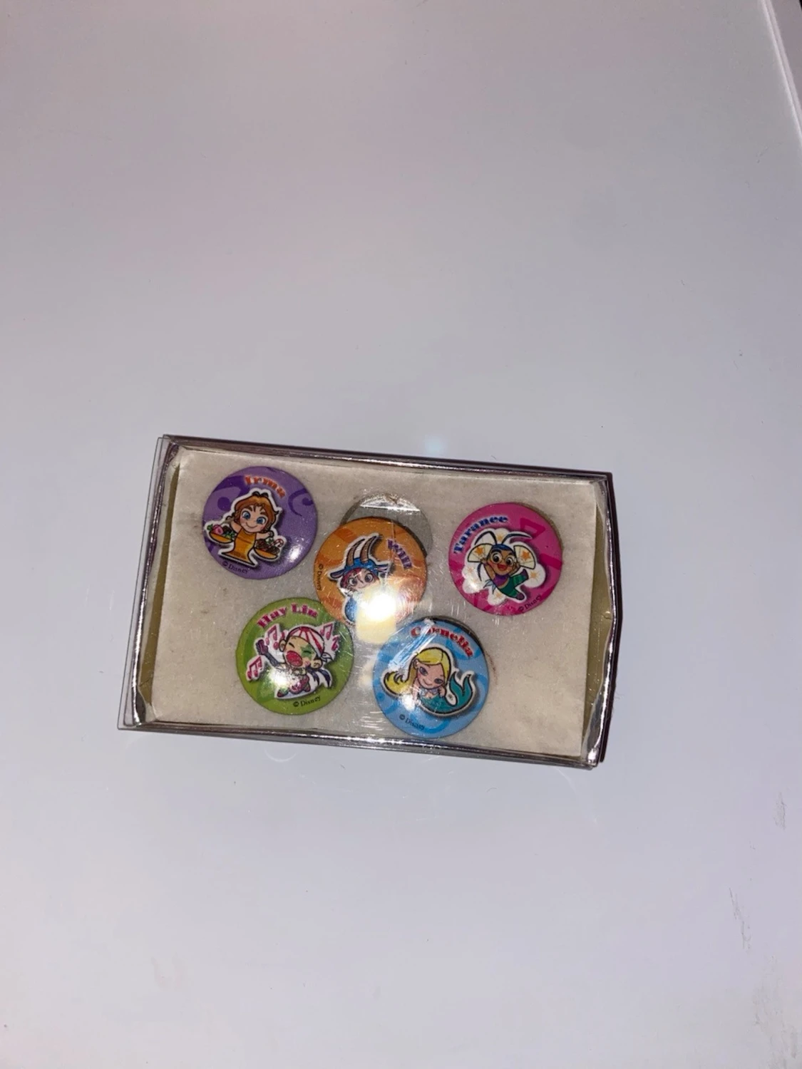 Witch Disney pins - 2