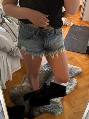 Jeans shorts  - Aldrig använt. Vet inte märket på dem. Inte från Sverige 