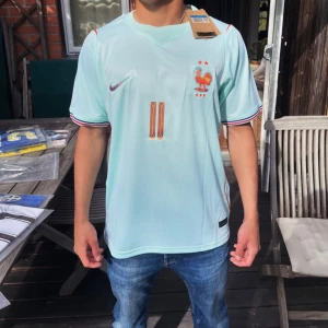 Frankrike bortatröja VM 2026 - Olise 11 - Frankrikes feta bortatröja för VM 2026 med Olise 11 på ryggen🇫🇷🩵Helt nyskick✅